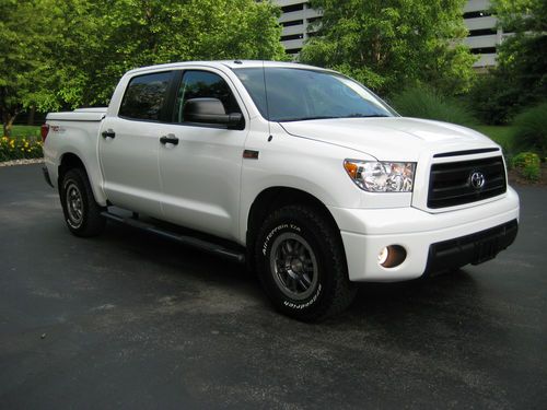 2011 toyota tundra crewmax trd rock warrior-no reserve!-low miles-clean carfax!
