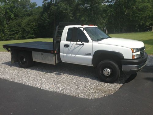 2007 chevrolet 3500  one owner ,duramax diesel, only 67k, flat bed