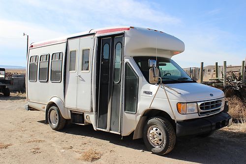 1999 ford handicap cutaway van seats 13, runs great