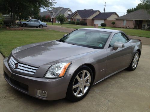 2005 cadillac xlr excellent condition!! 29650 mi,  hard top convertible!