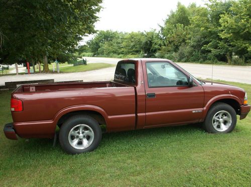 1998 chevrolet s10 base standard cab pickup 2-door 2.2l