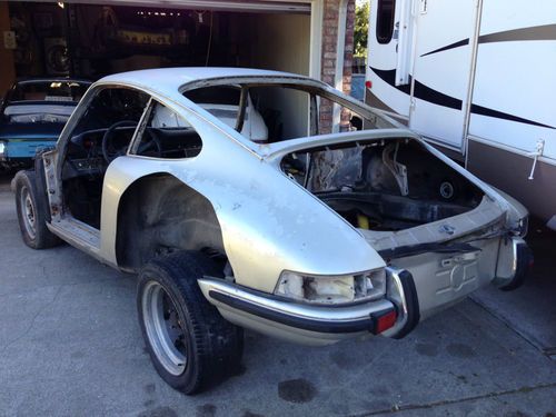 1971 Porsche 911 T roller with complete 1968 911 parts car ST flares, image 3