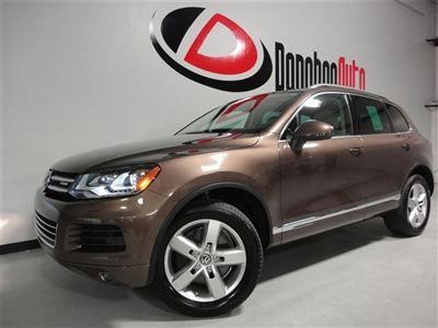 Donohoo, navigation system, panoramic sunroof, heated leather seats