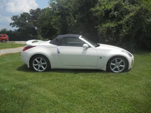 2005 nissan 350z grand touring convertible 2-door 3.5l