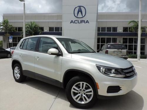 2012 volkswagen tiguan s one owner  clean car-fax