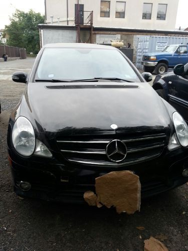 Black 2010 mercedes-benz r-class r350 bluetec with black seats