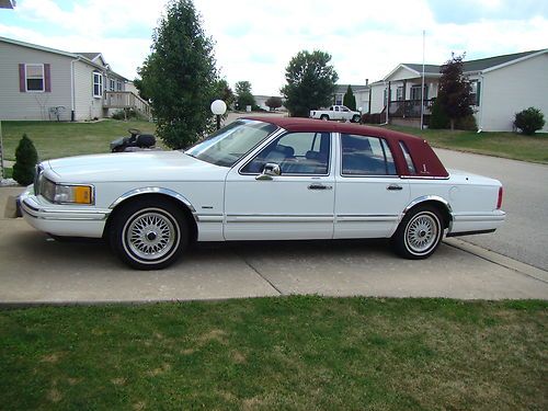 1993 lincoln town car executive sedan 4-door 4.6l