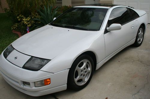 1996 nissan 300zx base coupe 2-door 3.0l  5 speed t tops very nice