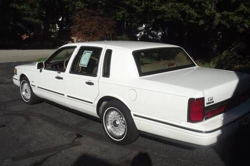 1996 lincoln town car signature sedan 4-door 4.6l