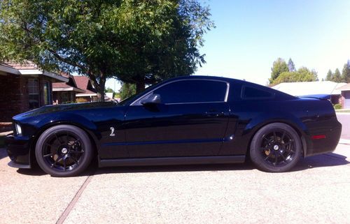 2009 Ford Mustang Shelby GT500 Coupe 2-Door 5.4L, image 2