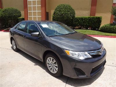 Le low miles 4 dr sedan automatic gasoline 2.5l l4 fi dohc 16v magnetic gray met