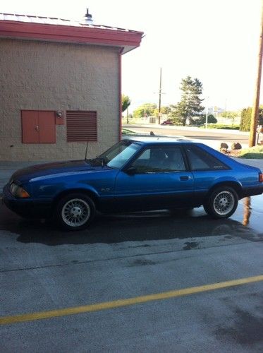 1989 ford mustang  2-door 5.0l