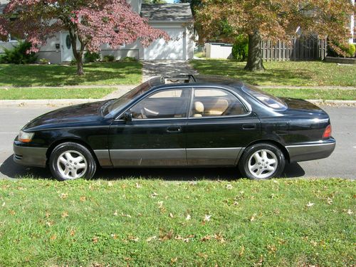 Lexus es 300 runs perfect low miles,no reserve