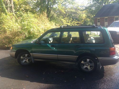 1999 subaru forester. all wheel drive. ready for the snow.