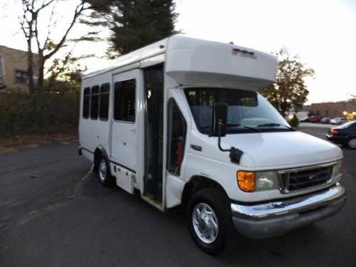 2006 e-350  paratransit wheel chair church van shuttle bus