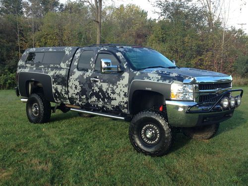 Lifted 2007 chevy silverado 2500 hd 6.0 2x4 camo carbon fiber wrap