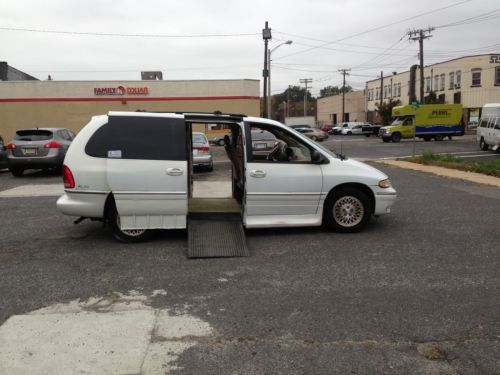 Van wheelchair handicap vmi power ramp chrysler town country lx! 1997