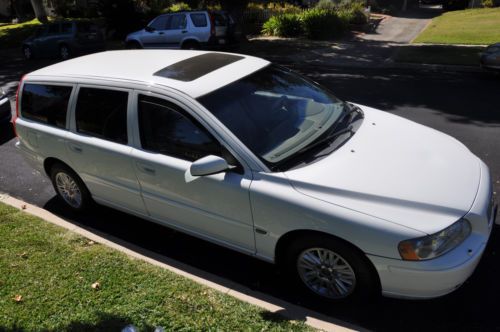 White 2005 volvo v70 2.4 wagon 4-door 2.4l 85k miles, 3rd row rear-facing seats