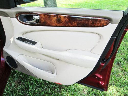 2004 Jaguar XJR Sedan 4-Door 4.2L Supercharged | LOADED & EXQUISITE, image 3