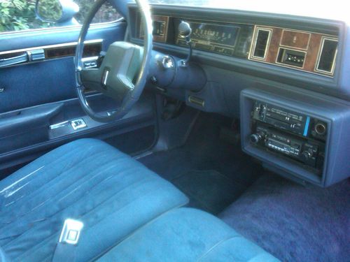 1983 olds cutluss supreme coup, color blue, good running condition,