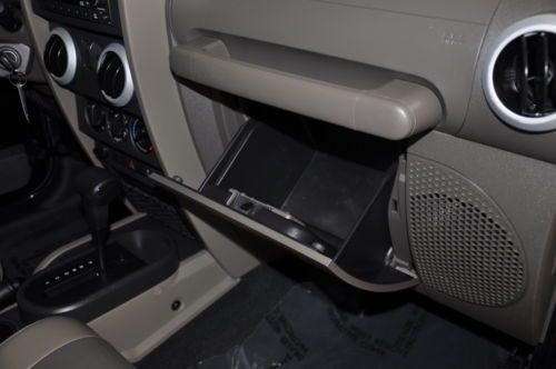 3.8L V6 AUTO ONE OWNER TRADE HARD SOFT TOP 4WD LWO-TONE LEATHER POWER WINDOWS CD, image 40