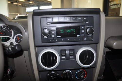 3.8L V6 AUTO ONE OWNER TRADE HARD SOFT TOP 4WD LWO-TONE LEATHER POWER WINDOWS CD, image 71
