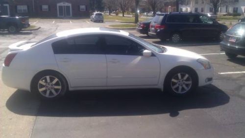 2005 nissan maxima 3.5 se automatic 4-door sedan