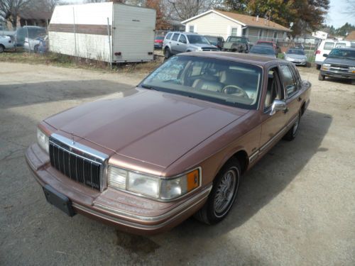 1992 lincoln town car 71k miles great condition minimum rust excellent driver