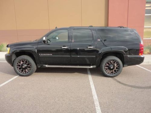 2008 Chevrolet Suburban LTZ / Z71 BLACK ON BLACK, ROOF,NAVI,DVD! CENTER CAPTS, image 2