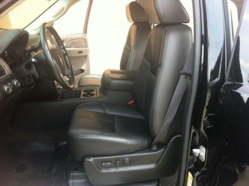 2008 Chevrolet Suburban LTZ / Z71 BLACK ON BLACK, ROOF,NAVI,DVD! CENTER CAPTS, image 5