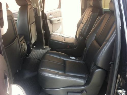 2008 Chevrolet Suburban LTZ / Z71 BLACK ON BLACK, ROOF,NAVI,DVD! CENTER CAPTS, image 7