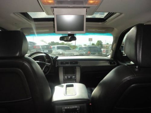 2008 Chevrolet Suburban LTZ / Z71 BLACK ON BLACK, ROOF,NAVI,DVD! CENTER CAPTS, image 9