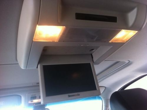 2008 Chevrolet Suburban LTZ / Z71 BLACK ON BLACK, ROOF,NAVI,DVD! CENTER CAPTS, image 10