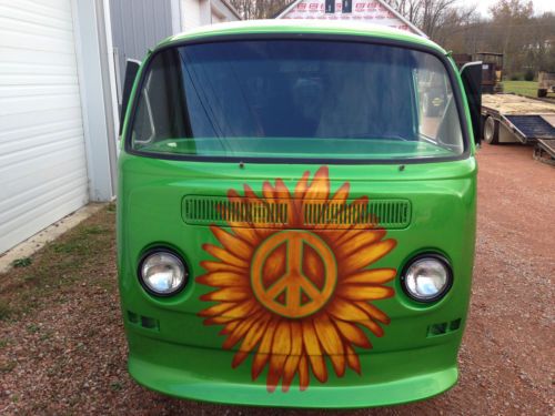 Custom 1971 volkswagen bus