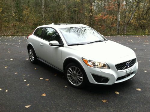 2011 volvo c30 t5 hatchback -white color- one owner, excellent condition!