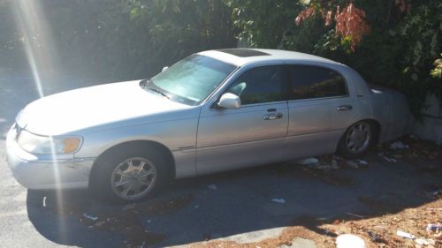 2000 Lincoln Town Car Touring Sedan 4-Door 4.6L, image 3