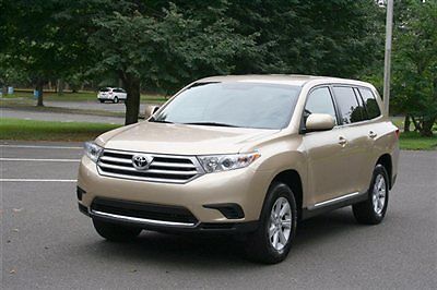 2013 highlander only 5k miles v6 bluetooth 3rd row 17