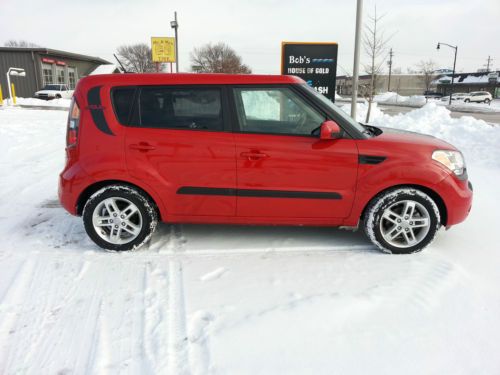 2011 kia soul plus hatchback 4-door 2.0l