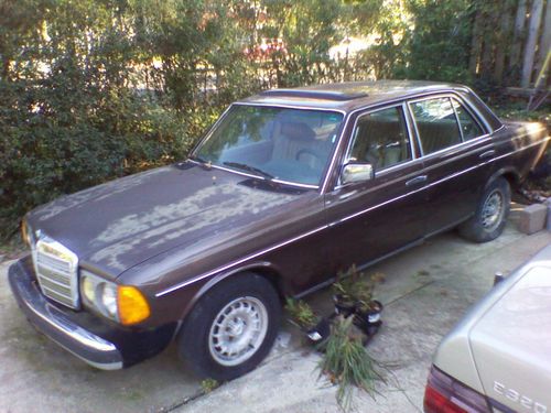 Mercedes-benz 300 d turbo diesel (w123)