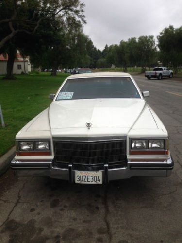 Cadillac fleetwood sedan 1982 white 2 owners, 136,000 miles