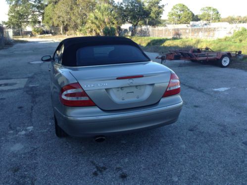 2005 Mercedes-Benz CLK320 Base Convertible 2-Door 3.2L, image 5