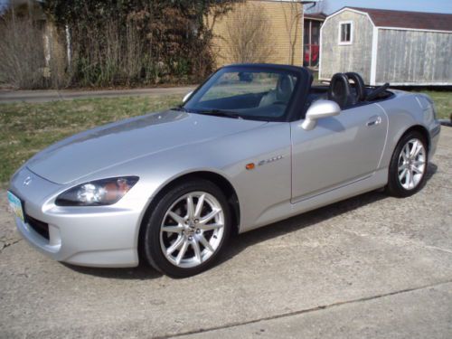 2004 honda s2000 base convertible 2-door 2.2l