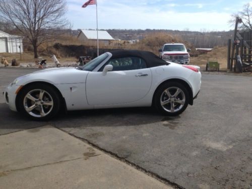 2007 solstice convertible gxp turbo with only 2300 miles one owner white/black