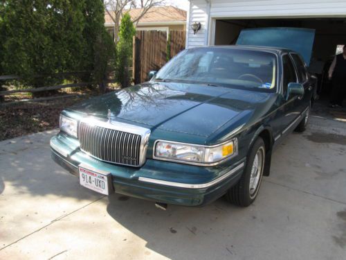 Well maintained cng lincoln town car bi-fuel