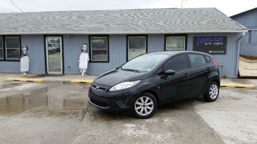 2011 ford fiesta se hatchback 4-door 1.6l