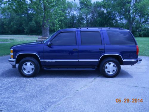 1999 chevrolet tahoe lt sport utility 4-door 5.7l only 45,600 miles on it.