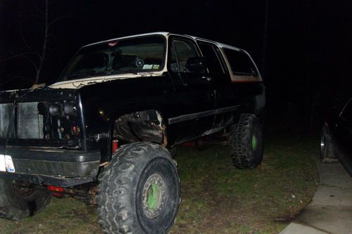 Lifted 1985 chevrolet suburban