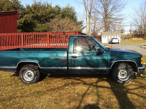 Very nice gmc sierra 1500 4x2 8 ft box