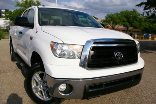 2010 toyota tundra 4x4, i force 5.7l v8,sr5 edition, extra clean cloth interior