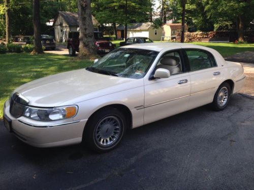 1998 lincoln town car cartier sedan 4-door 4.6l